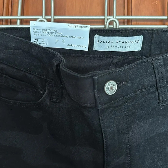 Sanctuary Social Standard women’s black camouflage ankle skinny size 4.  NWT - Picture 2 of 6
